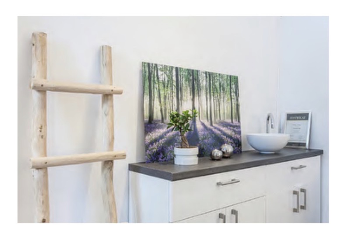 Ruhiges, helles Interieur des Ateliers